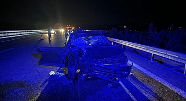 Manisa'da tıra çarpan otomobildeki kardeşlerden 1'i öldü