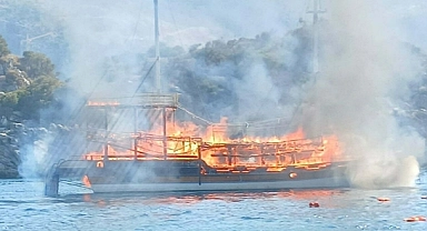 Marmaris'te tur teknesinde çıkan yangında 14 kişi yaralandı