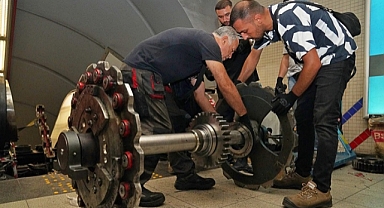 Metronun yürüyen merdivenlerinde geniş kapsamlı bakım çalışması