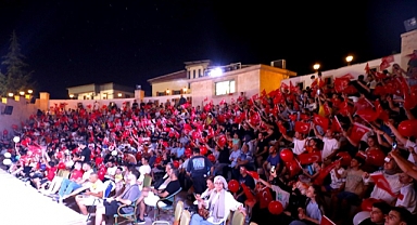 Milli Maç Heyecanı Dev Ekranda Menderes’te