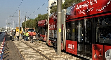 Tramvay raydan çıktı
