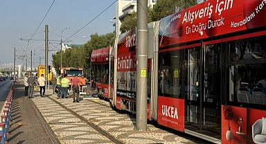 Tramvay raydan çıktı