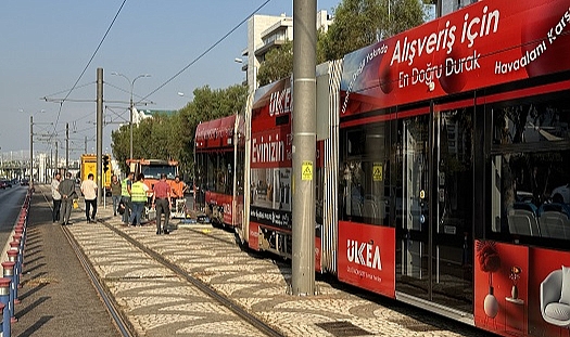 Tramvay raydan çıktı
