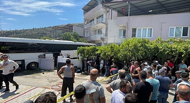 Yolcu otobüsünün eve çarpması sonucu 1 kişi öldü