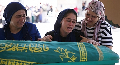 3 kardeşin cenazeleri, Manisa'da toprağa verildi