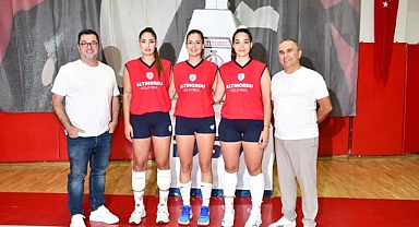 Altınordu Voleybol Sporcularının Eğitim Hayatlarıyla da İlgileniyor
