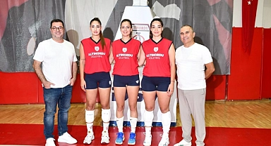 Altınordu Voleybol Sporcularının Eğitim Hayatlarıyla da İlgileniyor
