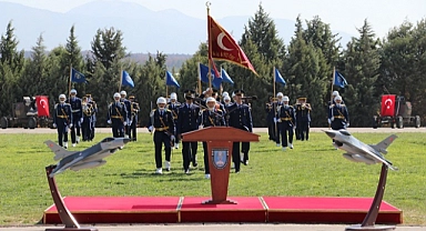 Astsubay çavuşlar diplomalarını aldı