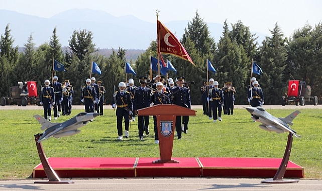 Astsubay çavuşlar diplomalarını aldı