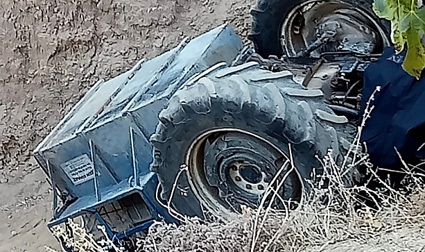 Aydın'da devrilen traktördeki çift öldü