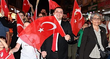 Binlerce kişi fener alayında buluştu