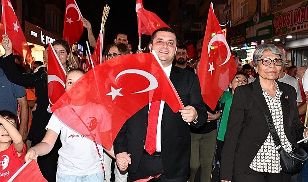 Binlerce kişi fener alayında buluştu
