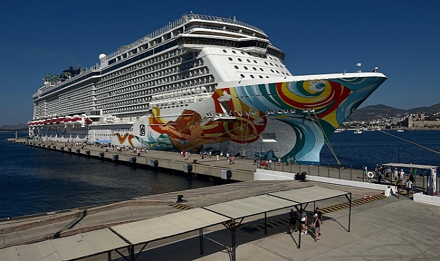 Bodrum&#039;a kruvaziyerle 4 bin 630 yolcu geldi