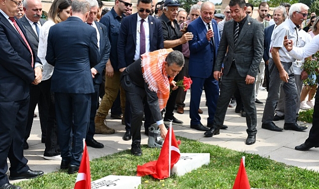CHP Genel Başkanı Özel, Dumlupınar'da konuştu