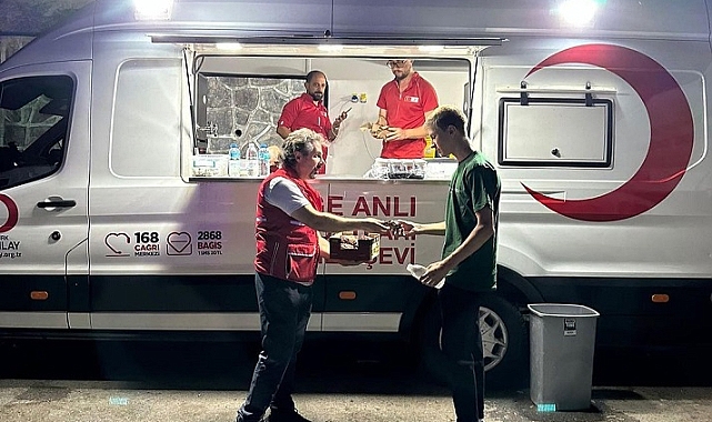 Ekiplere ve Vatandaşlara Destek Veriyor