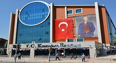 Eski Başkanın yeğeni çöpe gönderildi!