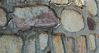 Foça'da İstinat Duvarları Tehlike Saçıyor