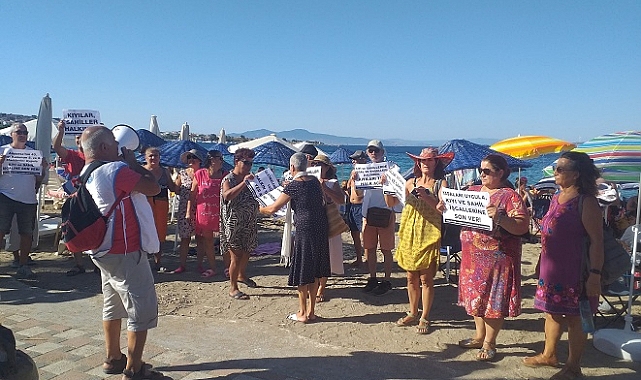 Foça'da kıyıları işgal eden işletmeler protesto edildi