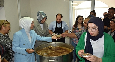 Göktaş, Alevi vatandaşlarla bir araya geldi, aşure dağıttı