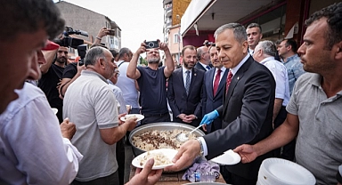 İçişleri Bakanı Yerlikaya, Kütahya'da esnafı ziyaret etti