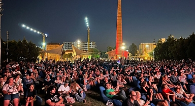 İzmir’in ünlü solistleri çim konserlerinde buluştu