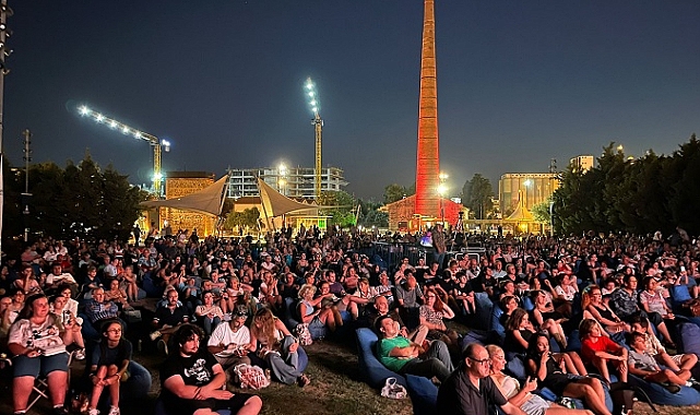 İzmir’in ünlü solistleri çim konserlerinde buluştu