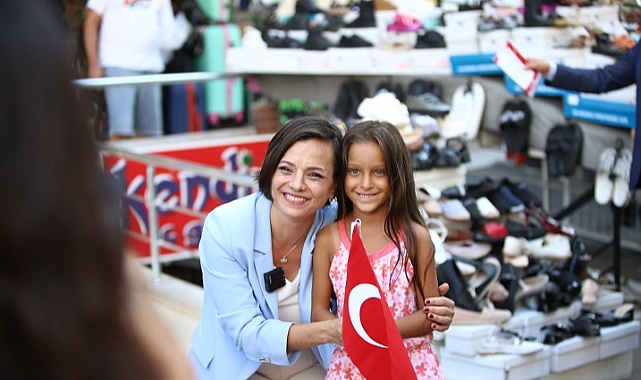 Karabağlar 30 Ağustos&#039;ta bayraklarla donatıldı