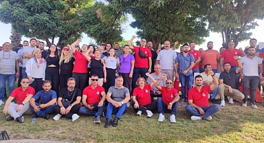 Kemalpaşa'da işten çıkarılan belediye işçileri eylem yaptı