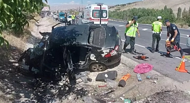 Malatya'da menfeze çarpan otomobildeki 3 kişi öldü