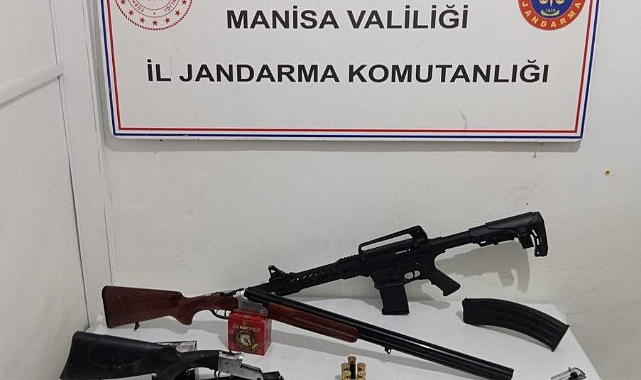 Manisa&#039;da 4 ruhsatsız silah ele geçirildi