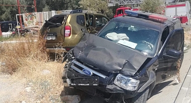 Muğla'da kamyonet ile otomobilin çarpıştığı kazada 1 kişi öldü