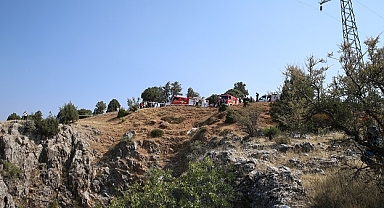 Uçuruma yuvarlanan otomobildeki 4 kişi öldü