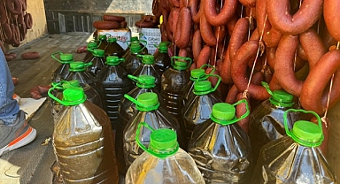 Uygunsuz koşullarda ele geçirilen gıda ürünleri imha edildi