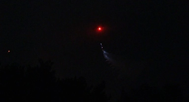 Yamanlar'daki orman yangınında gece görüşlü helikopter çalışıyor