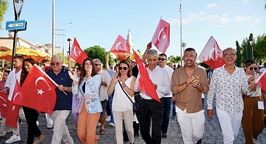 “90’larda Çeşme” teması ile başladı!