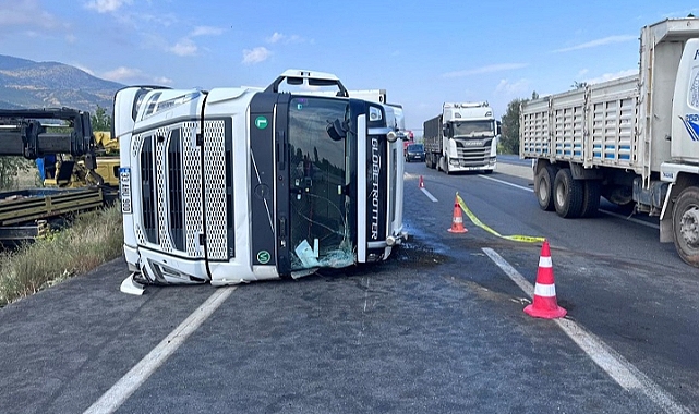 Afyonkarahisar'da devrilen tırdaki sürücü öldü