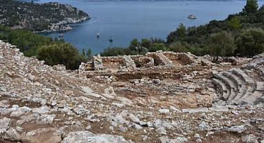Amos'un antik tiyatrosundaki kazılar'ın sonuna gelindi