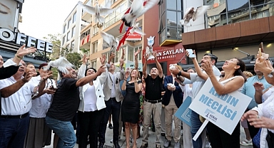 Barış güvercinleri Konak’ta havalandı