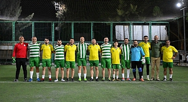 Başkan Eşki gençlerle sahada buluştu