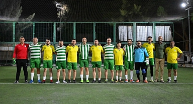 Başkan Eşki gençlerle sahada buluştu
