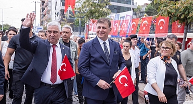 Başkan Tugay, 88. Uluslararası Bergama Kermesi’ne katıldı