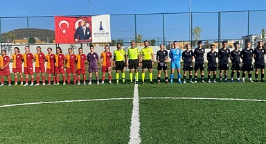Cumhuriyet kızları Zafer Bayramı için sahaya çıktı
