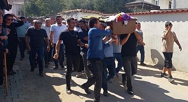 Denizli'de kazada ölen genç kadın toprağa verildi