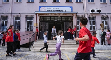 Depremzede Öğretmen Protezle Öğrencilerine Kavuştu