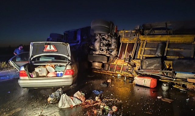 Devrilen tıra çarpan otomobildeki 1 kişi öldü