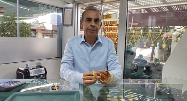 'FED faizi düşürdü, altına yaradı'