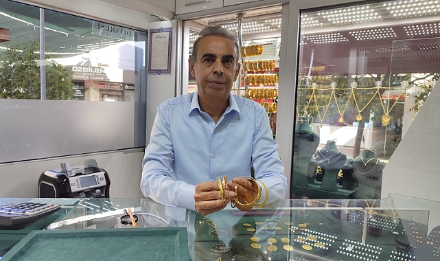 'FED faizi düşürdü, altına yaradı'
