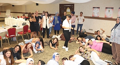İşitme engelli kadınlara sağlık eğitimi