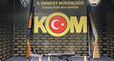İzmir'de yasa dışı silah ticareti iddiasıyla 2 şüpheli yakalandı