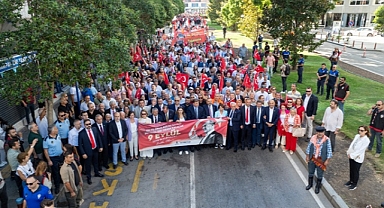 İzmirliler Zafer Yürüyüşü’nde buluştu